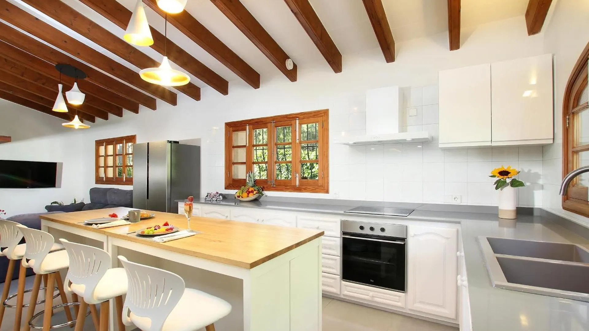 Country Lane Farmhouse Set In Pollenca Hills