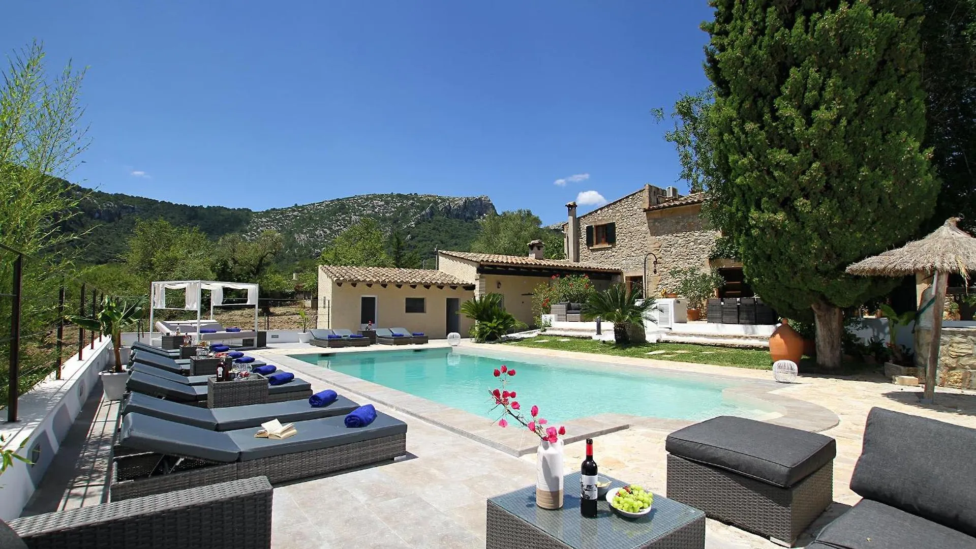 Villa Country Lane Farmhouse Set In Pollenca Hills