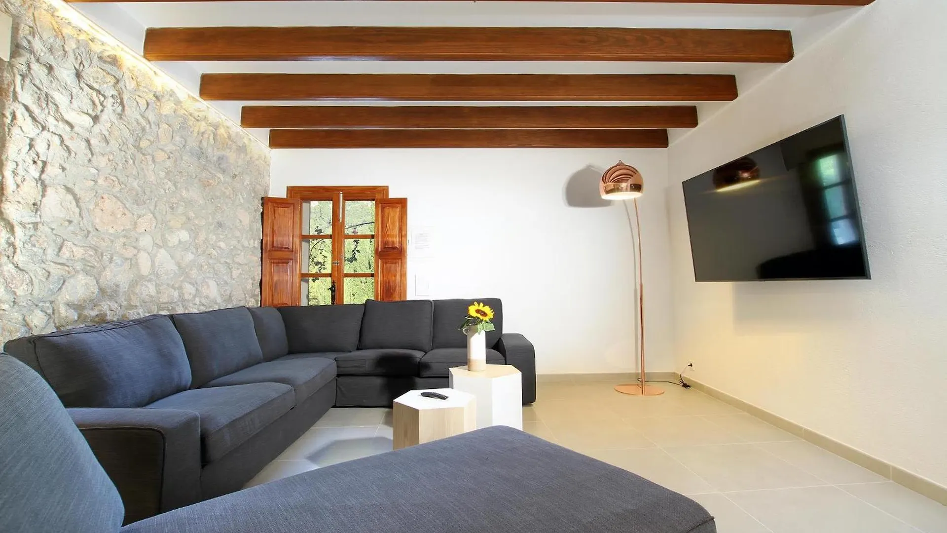 Country Lane Farmhouse Set In Pollenca Hills 0*,