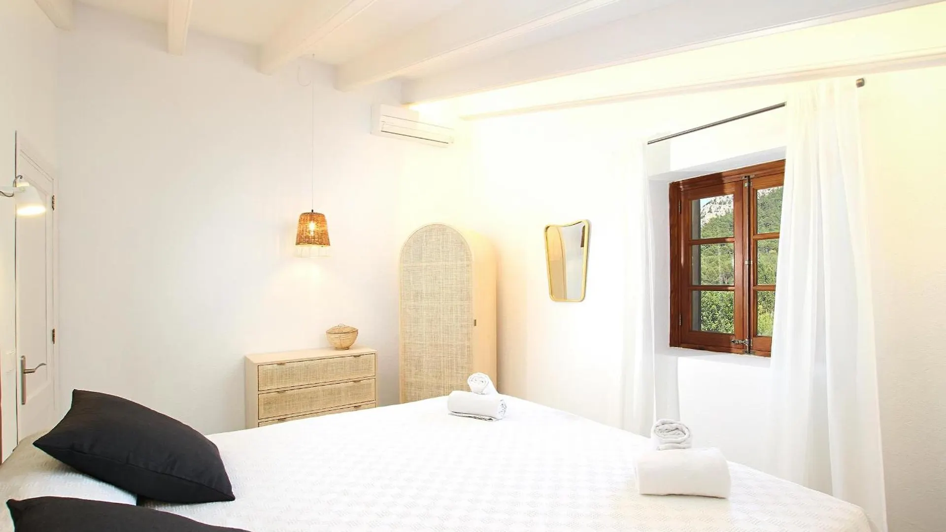 Villa Country Lane Farmhouse Set In Pollenca Hills