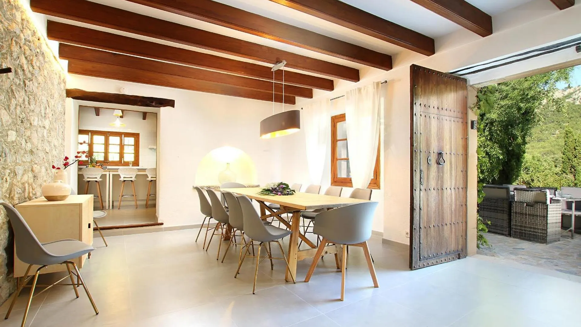 Country Lane Farmhouse Set In Pollenca Hills Spanien