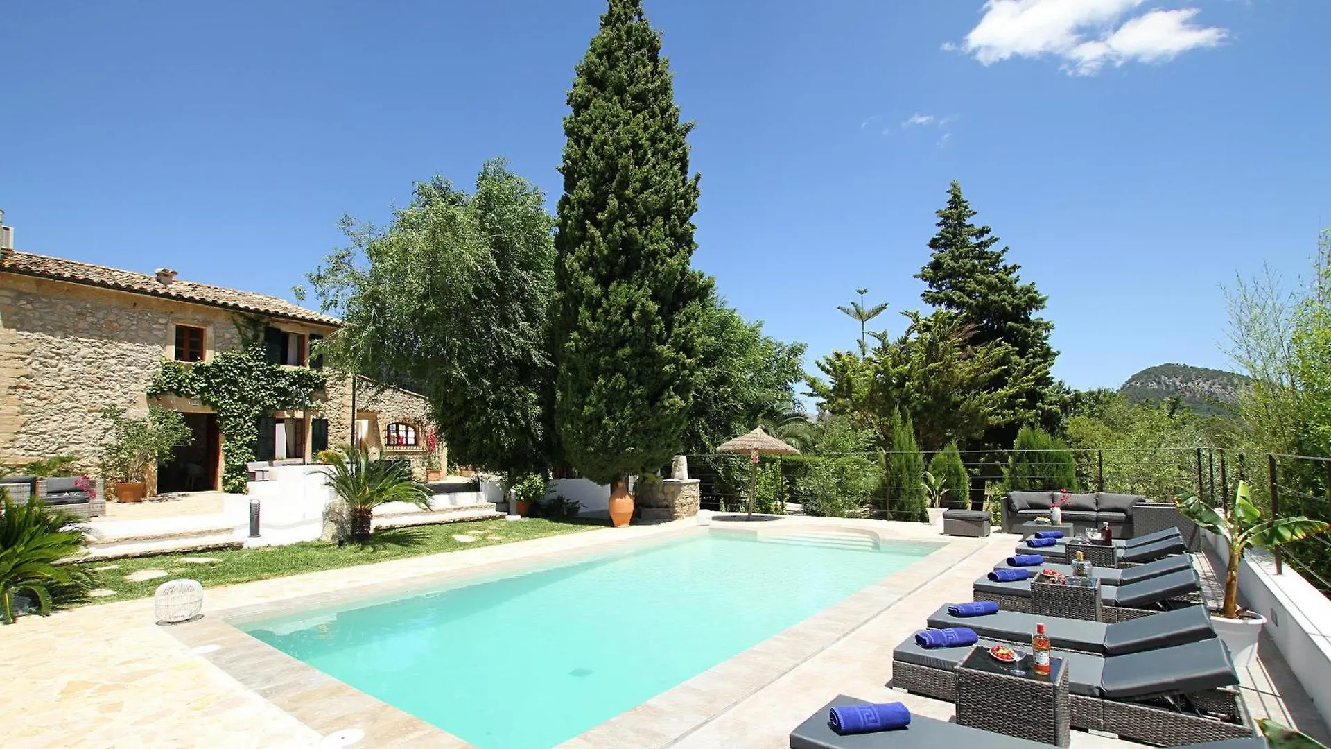 Country Lane Farmhouse Set In Pollenca Hills